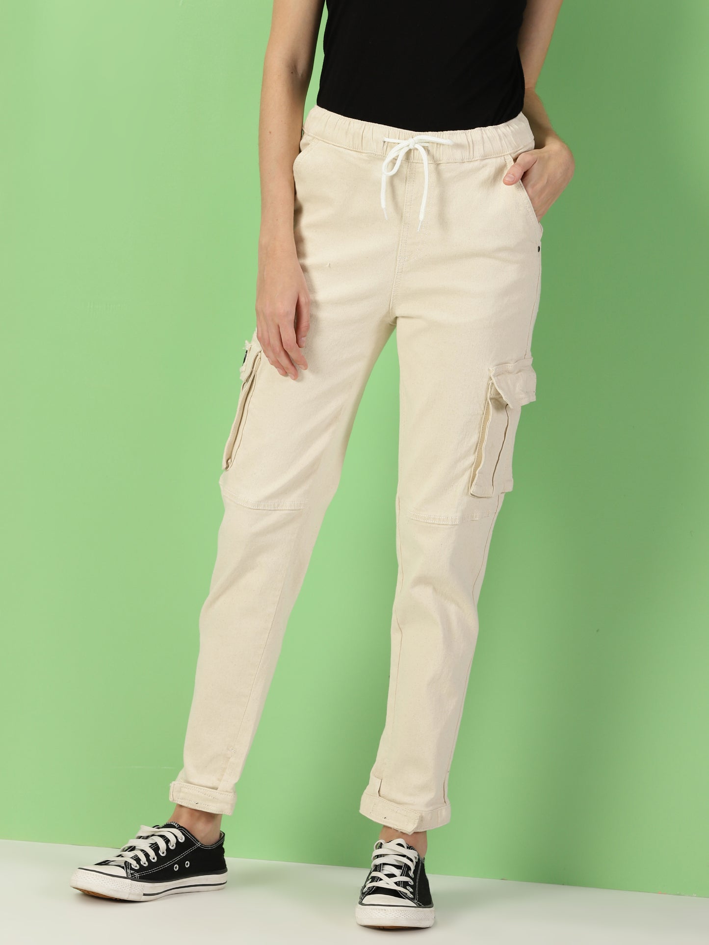 THIRD QUADRANT women jeans feature a hip hop-inspired design with cargo pockets that add a touch of utility and style.