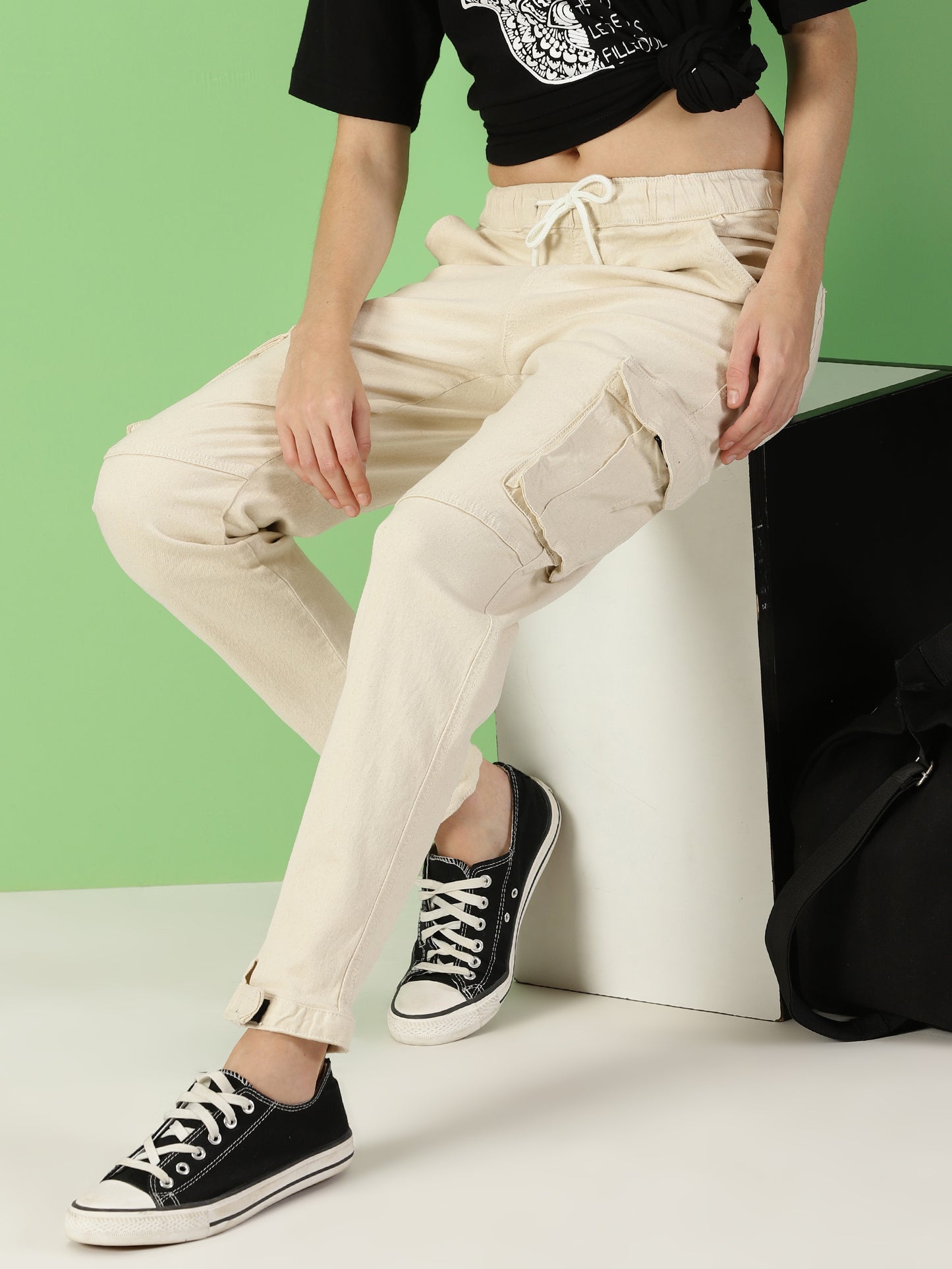 THIRD QUADRANT women jeans feature a hip hop-inspired design with cargo pockets that add a touch of utility and style.